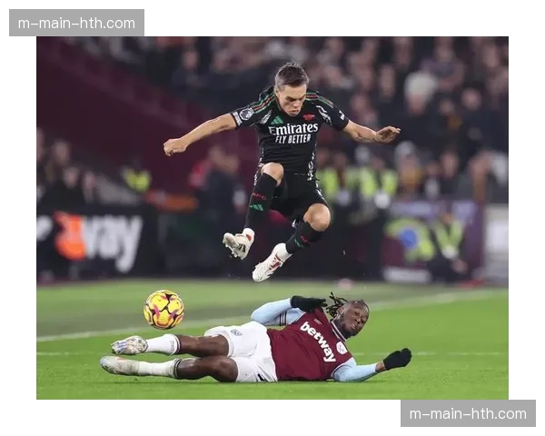 电讯报：西汉姆联队长绍切克预计因伤缺席六周