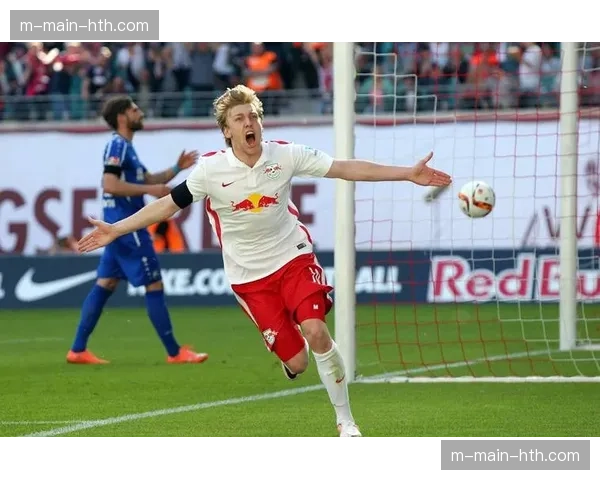 通讯:门兴格拉德巴赫的“青春风暴”——全德甲最年轻首发的跑动优势与经验代价 通讯:门兴格拉德巴赫的“青春风暴”——全德甲最年轻首发的跑动优势与经验代价